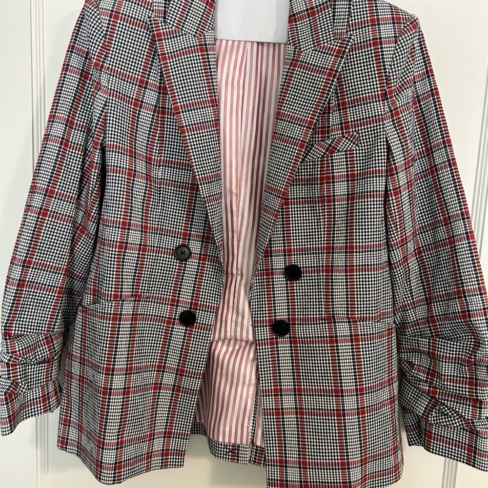 Veronica Beard seersucker material blazer with ruched sleeves.
